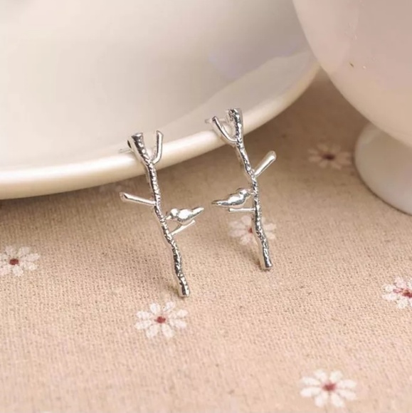 Bird on a branch silver Color Minimalist simple - Picture 2 of 3